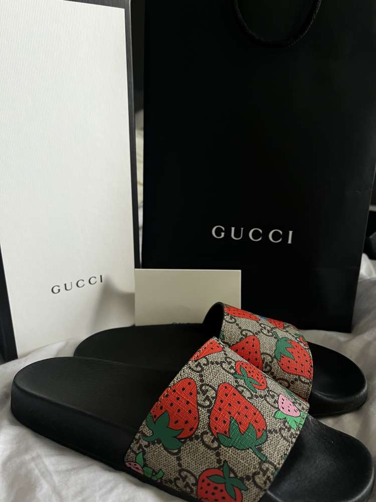 Gucci Strawberry slide