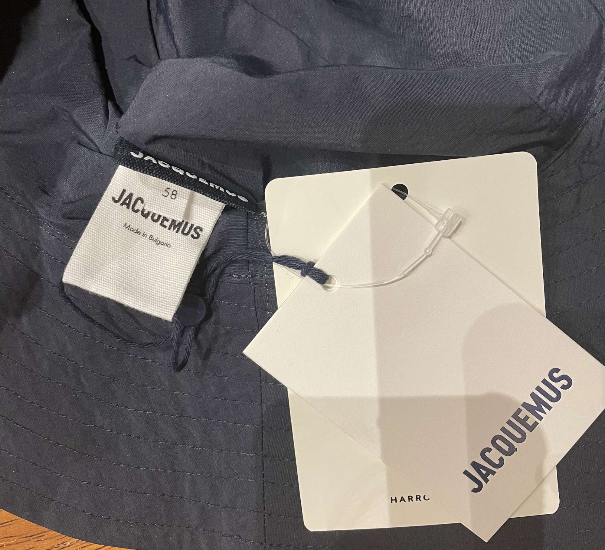 Jacqemus klobuk
