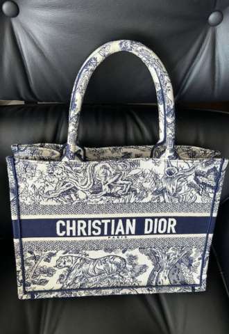 https://www.vipluxury.sk/Dior Book tote medium bag