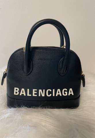 https://www.vipluxury.sk/Balenciaga Ville Bag