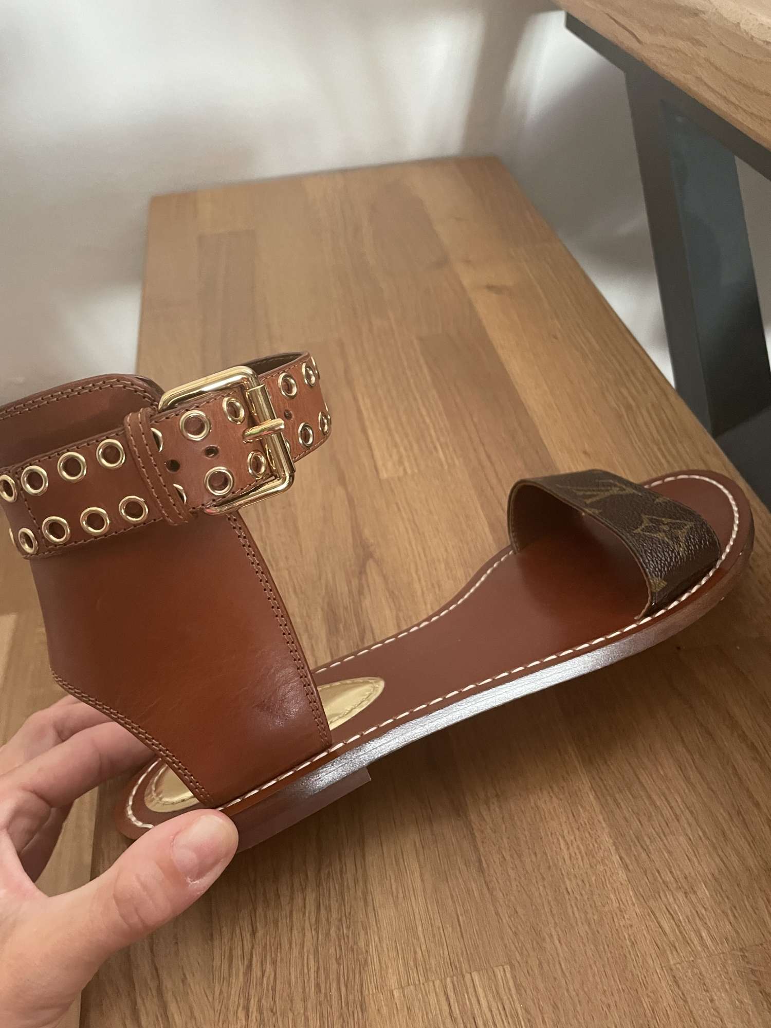 Louis Vuitton sandále