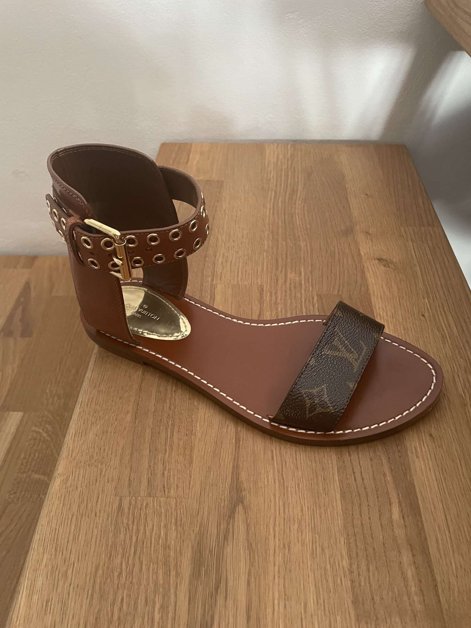 Louis Vuitton sandále