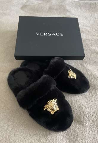 https://www.vipluxury.sk/Versace home