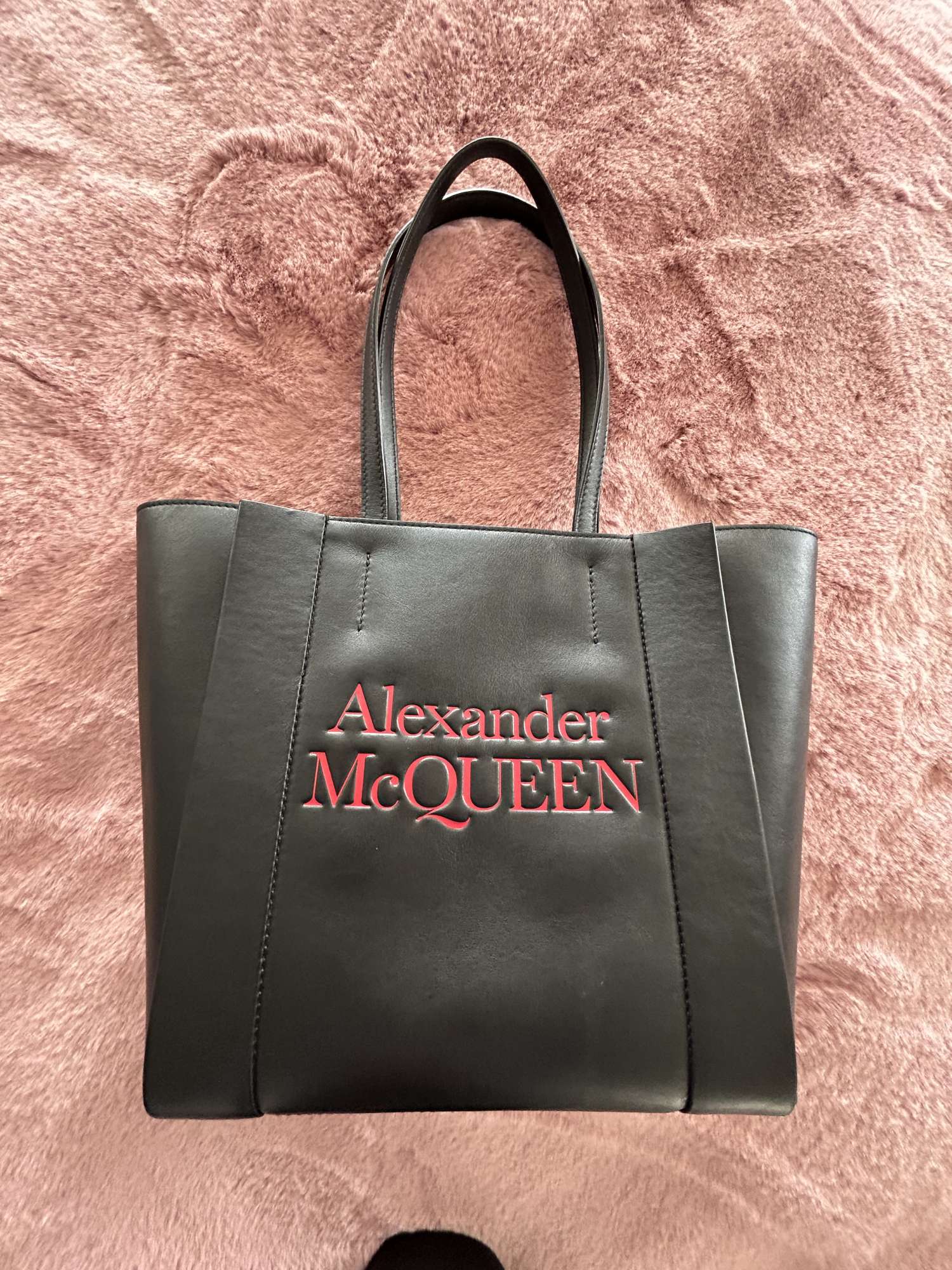 Alexander MxQueen kabelka minimálne nosena