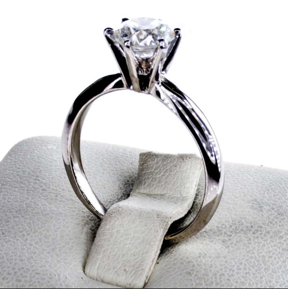 Briliantový prsteň z bieleho zlata 1karát