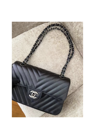 https://www.vipluxury.sk/Chanel caviar small double flap chevron bag