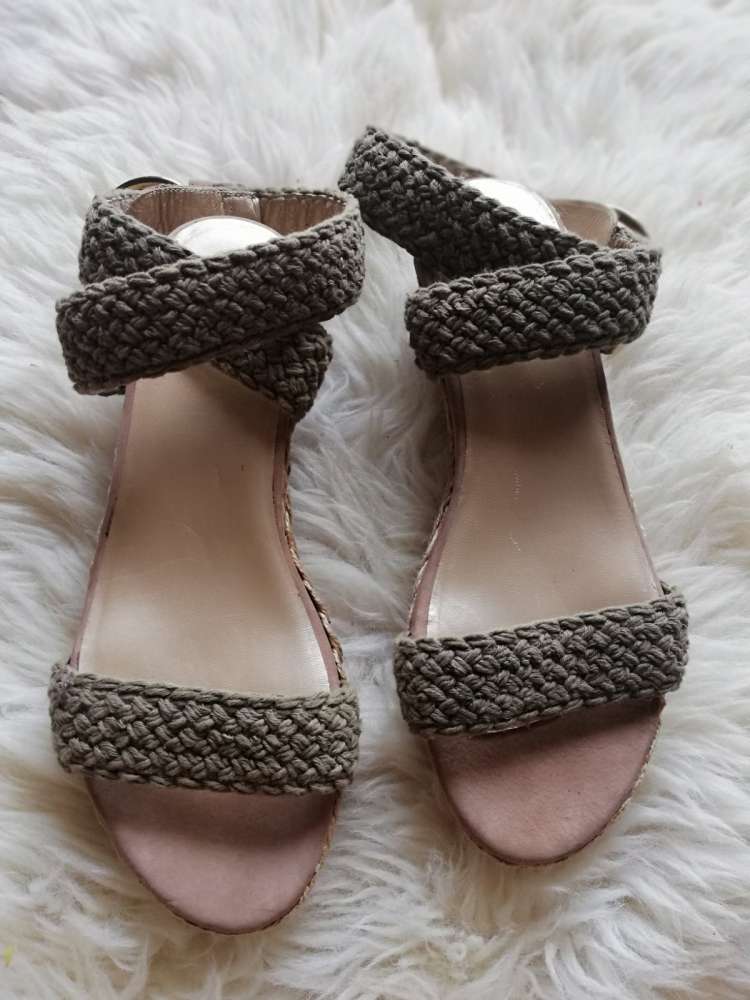 Stuart Weitzman letne sandale