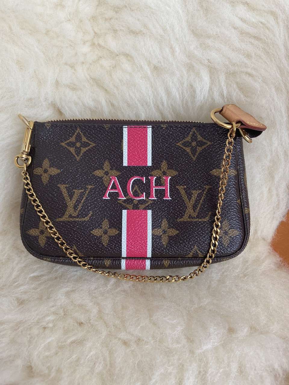 Louis Vuitton mini pochette