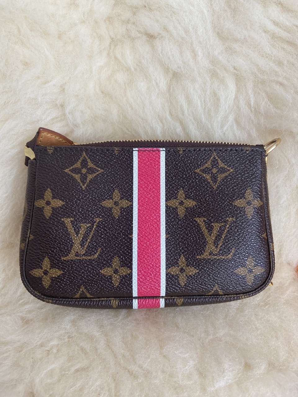 Louis Vuitton mini pochette