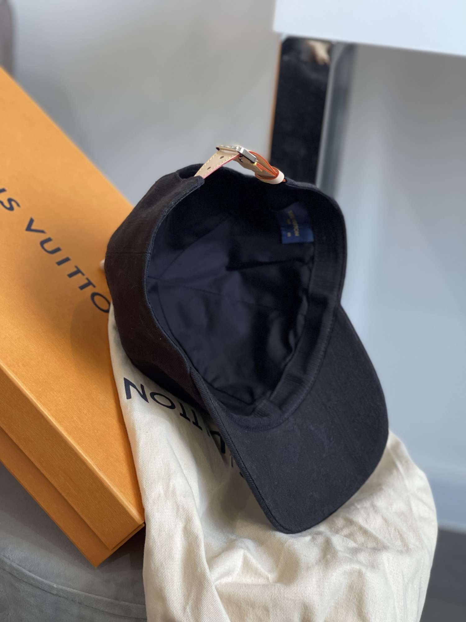 Louis Vuitton monogram čiapka