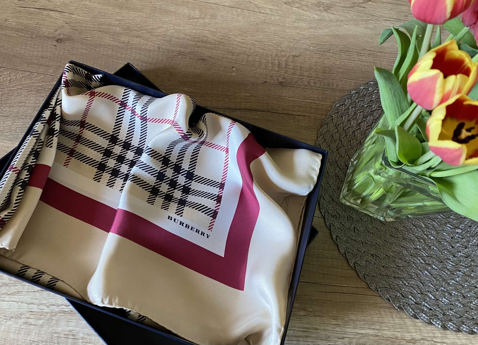 Burberry hedvábný šátek