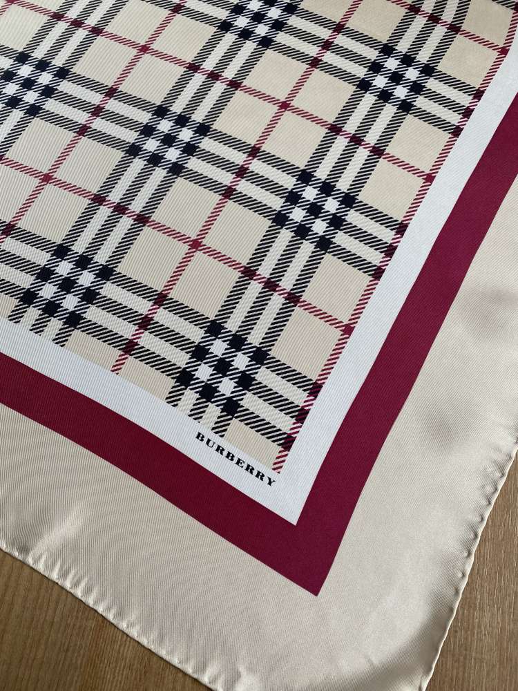 Burberry hedvábný šátek