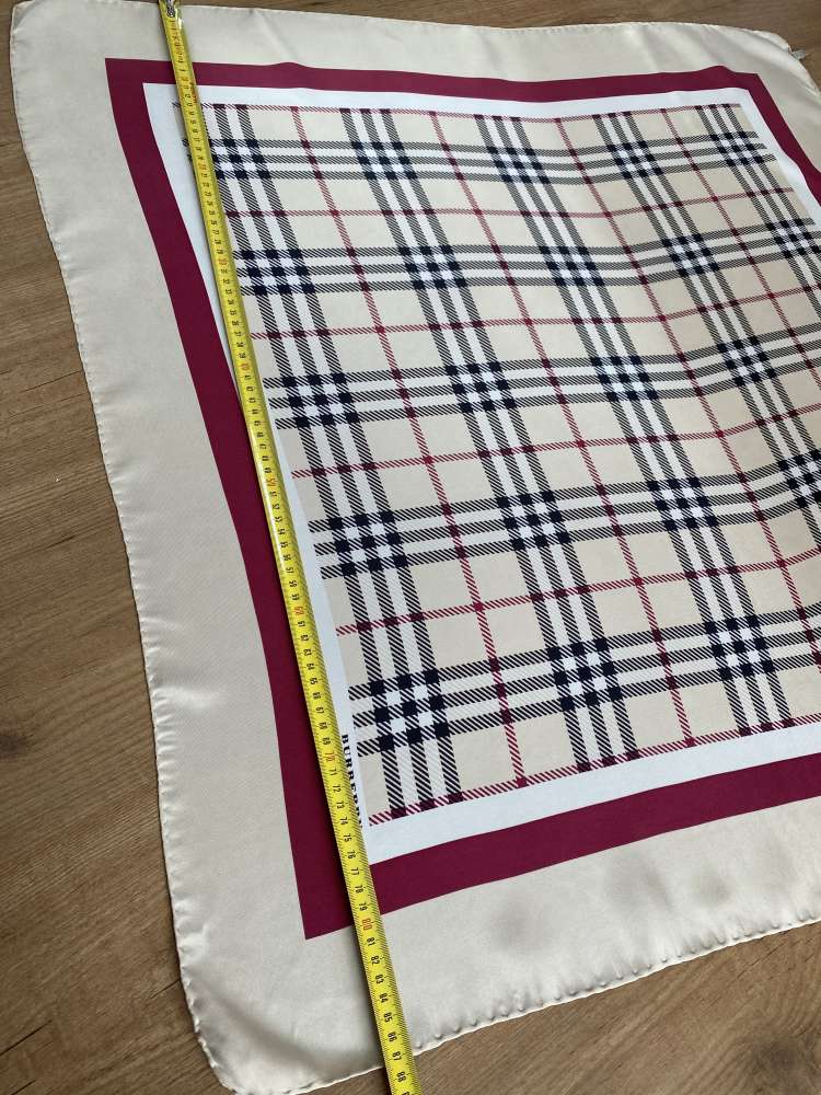 Burberry hedvábný šátek