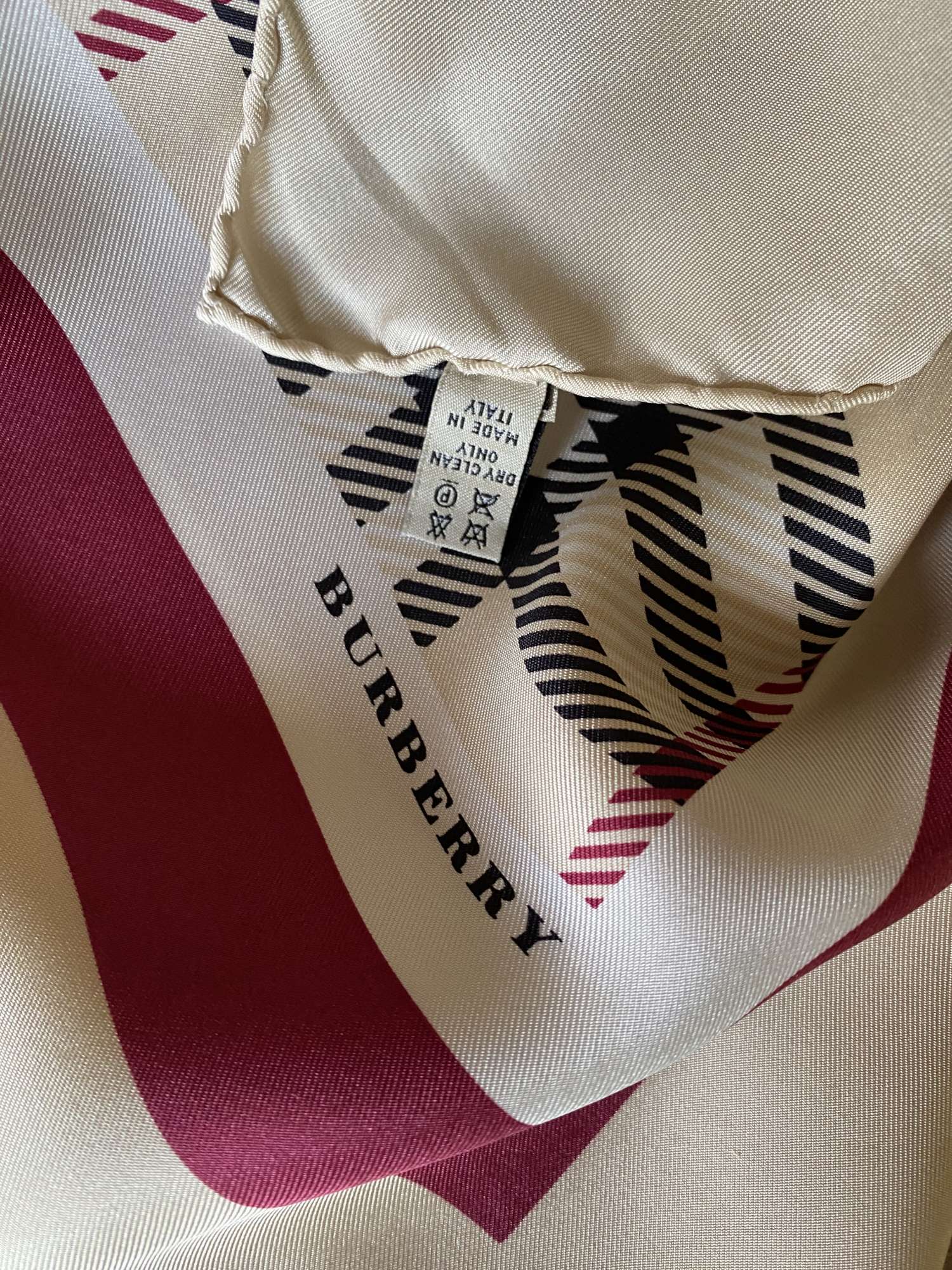 Burberry hedvábný šátek