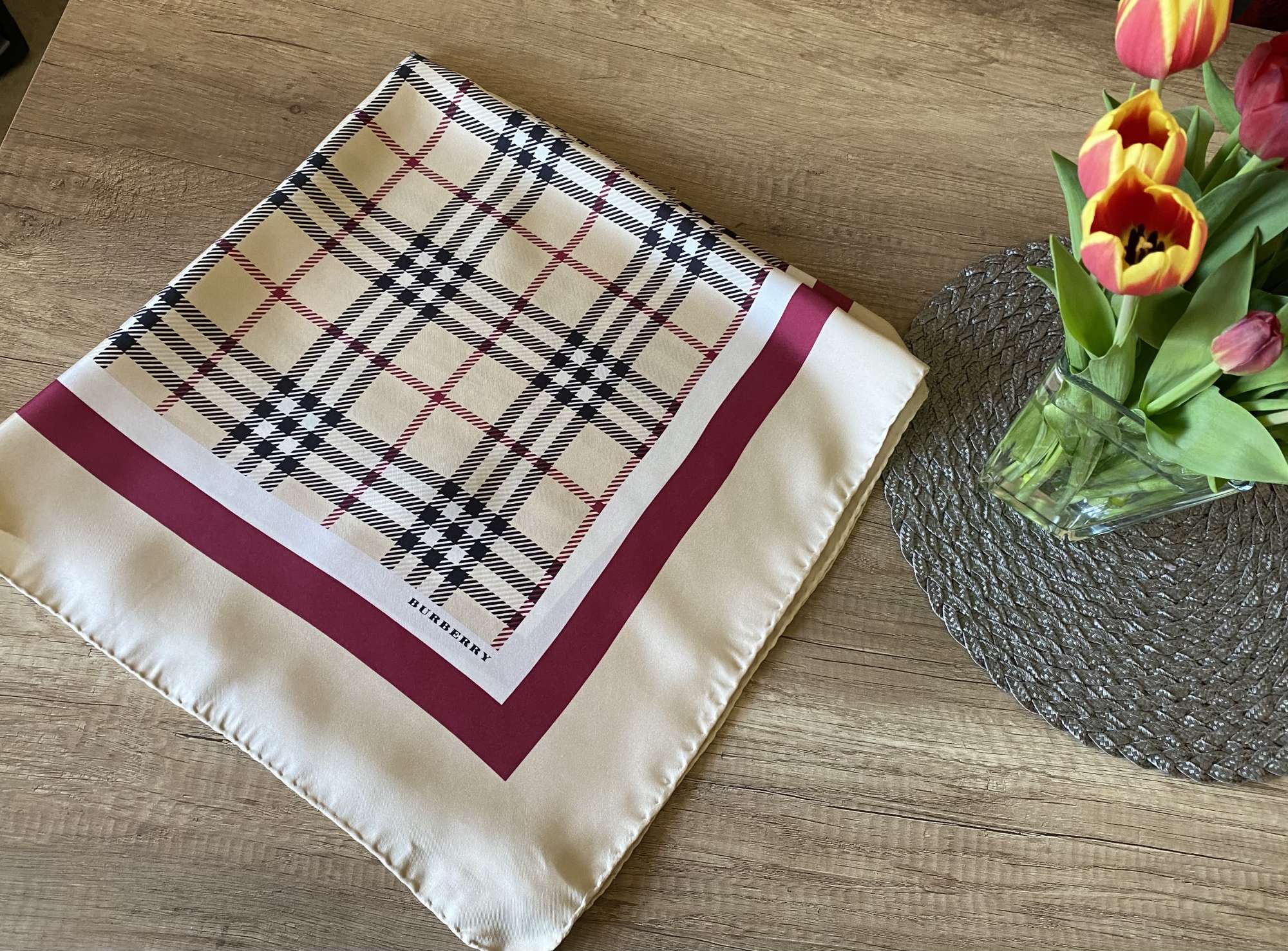 Burberry hedvábný šátek