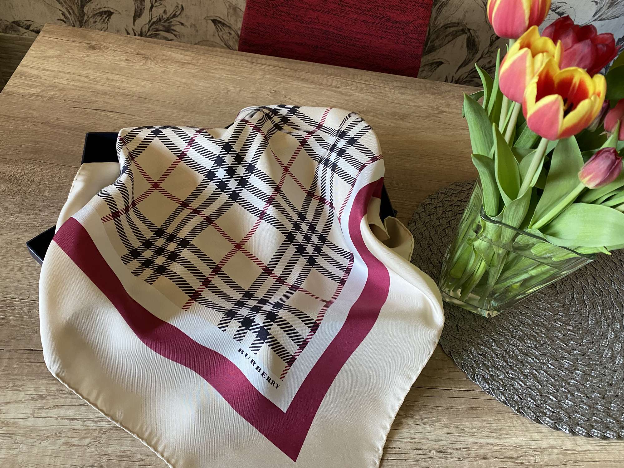 Burberry hedvábný šátek