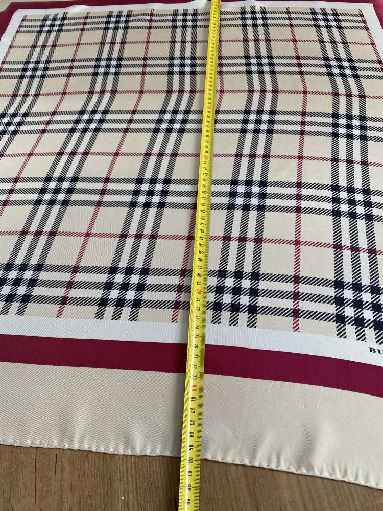 Burberry hedvábný šátek