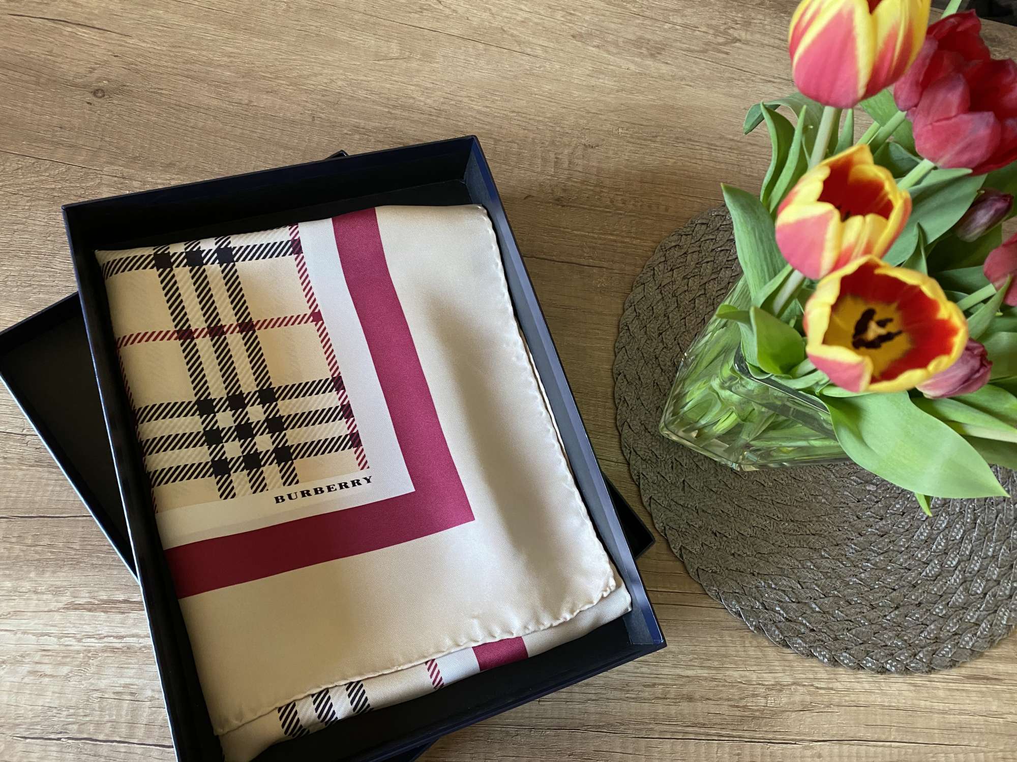 Burberry hedvábný šátek