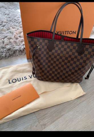 Sedia Louis Vuitton  Louis vuitton handbags, Handbags michael