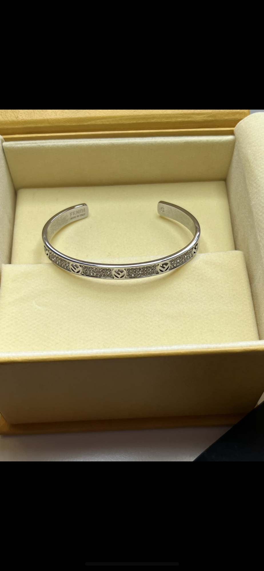 Fendi náramok