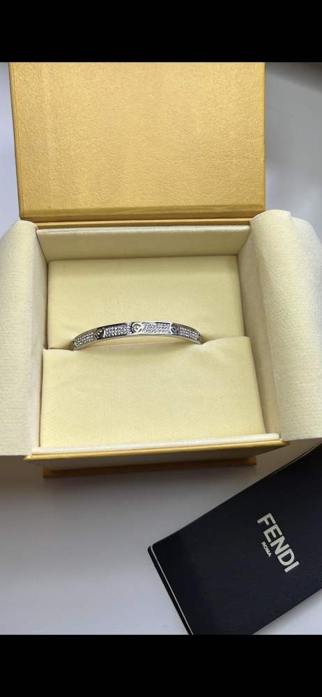 Fendi náramok
