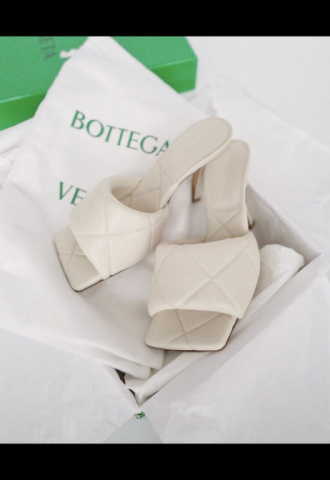 https://www.vipluxury.sk/Bottega Veneta sandálky