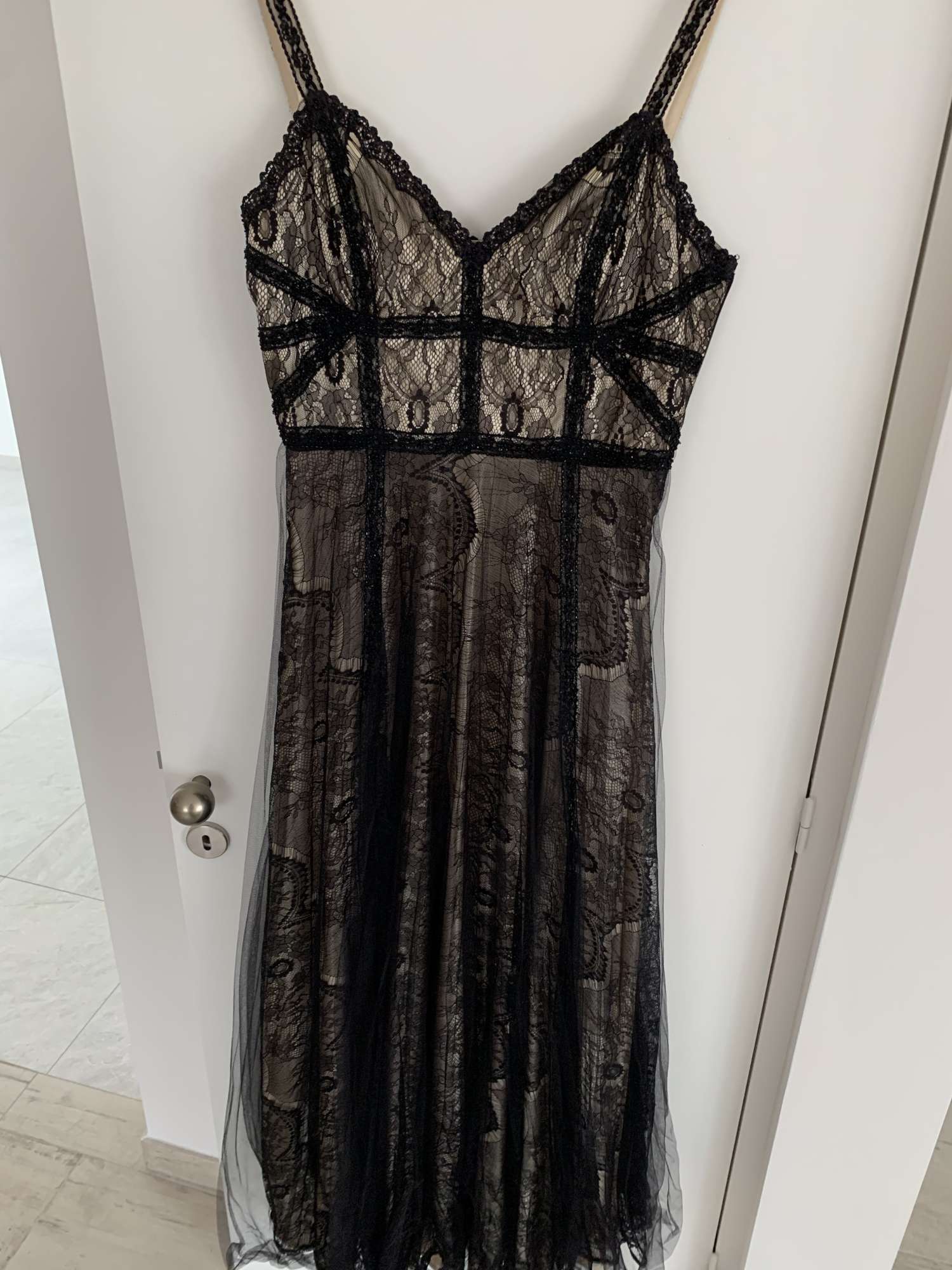 Aftershock London spoločenské šaty