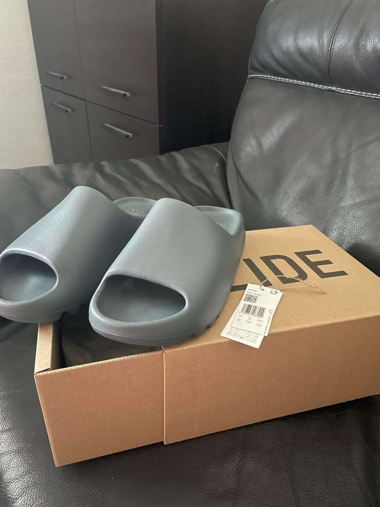 Adidas Yeezy slide