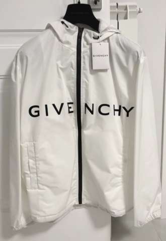 https://www.vipluxury.sk/Givenchy prechodná bunda