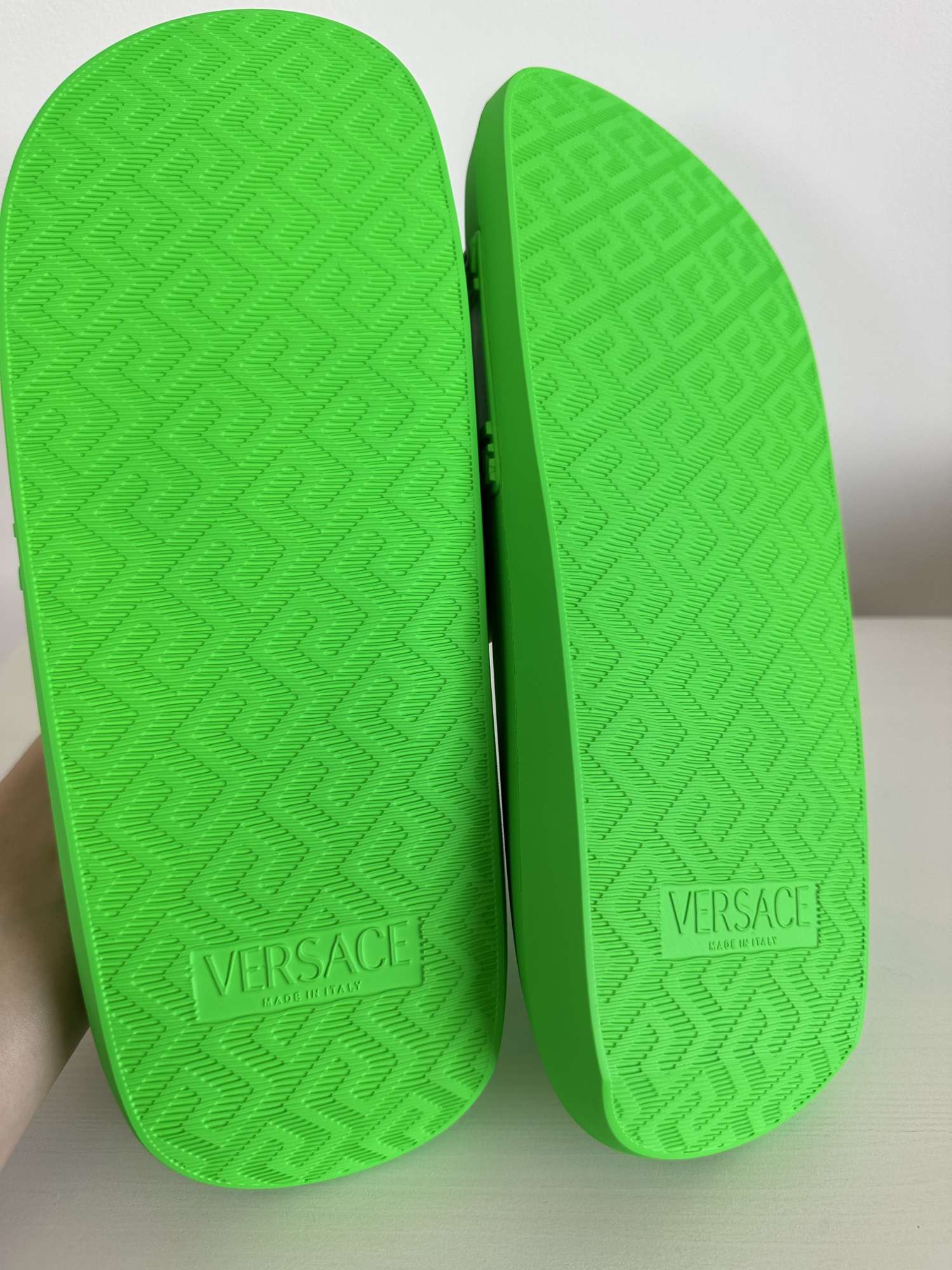 Versace slapky lime