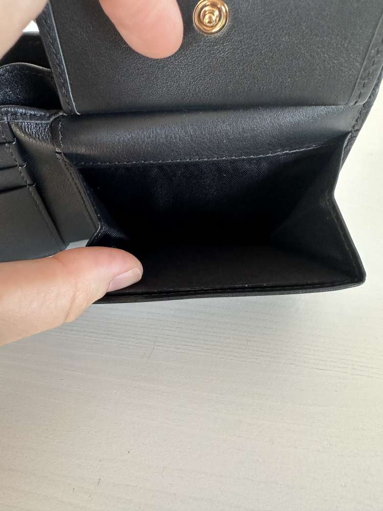 Versace cierna la medusa penazenka