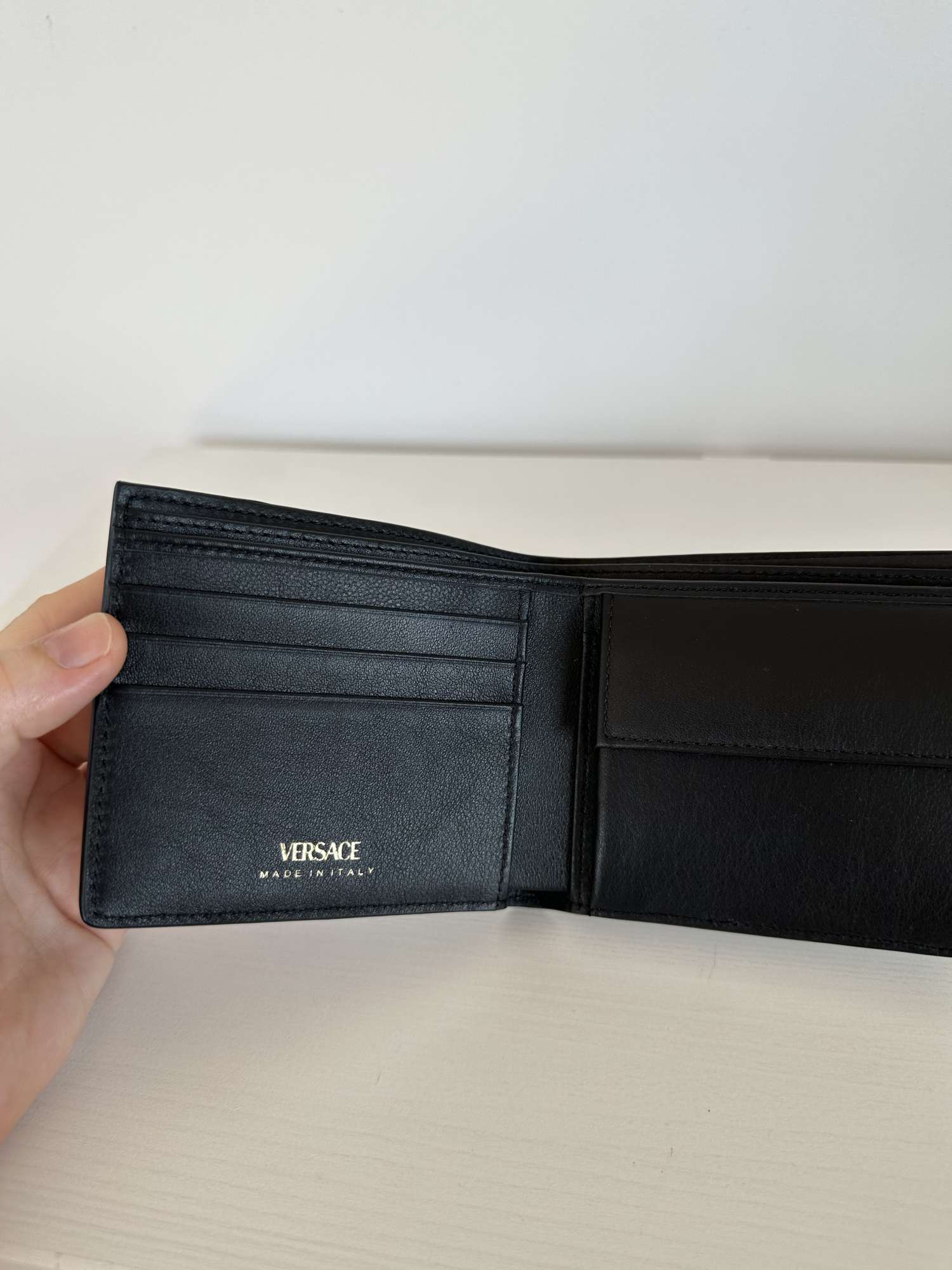 Versace cierna la medusa penazenka