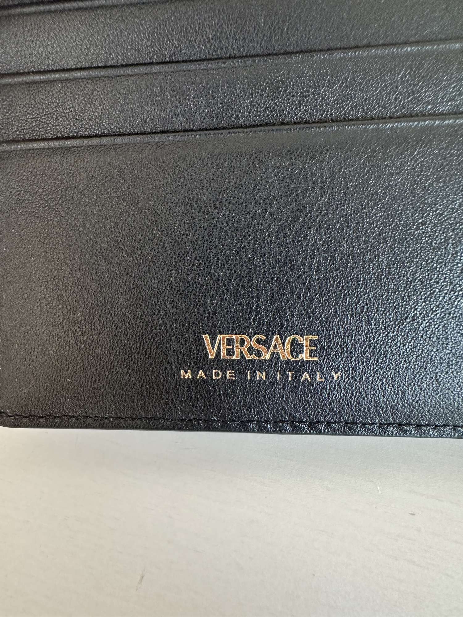 Versace cierna la medusa penazenka