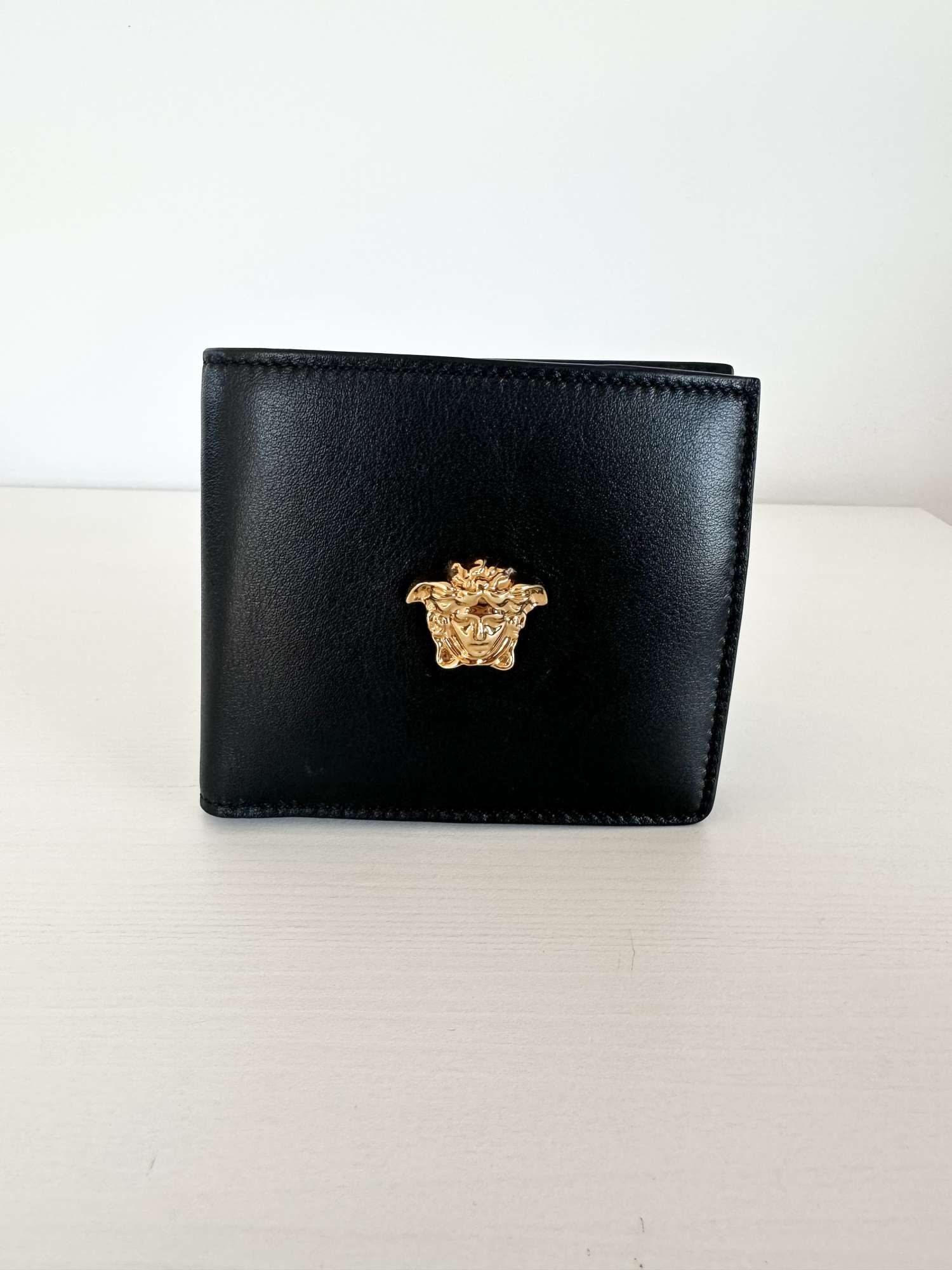 Versace cierna la medusa penazenka