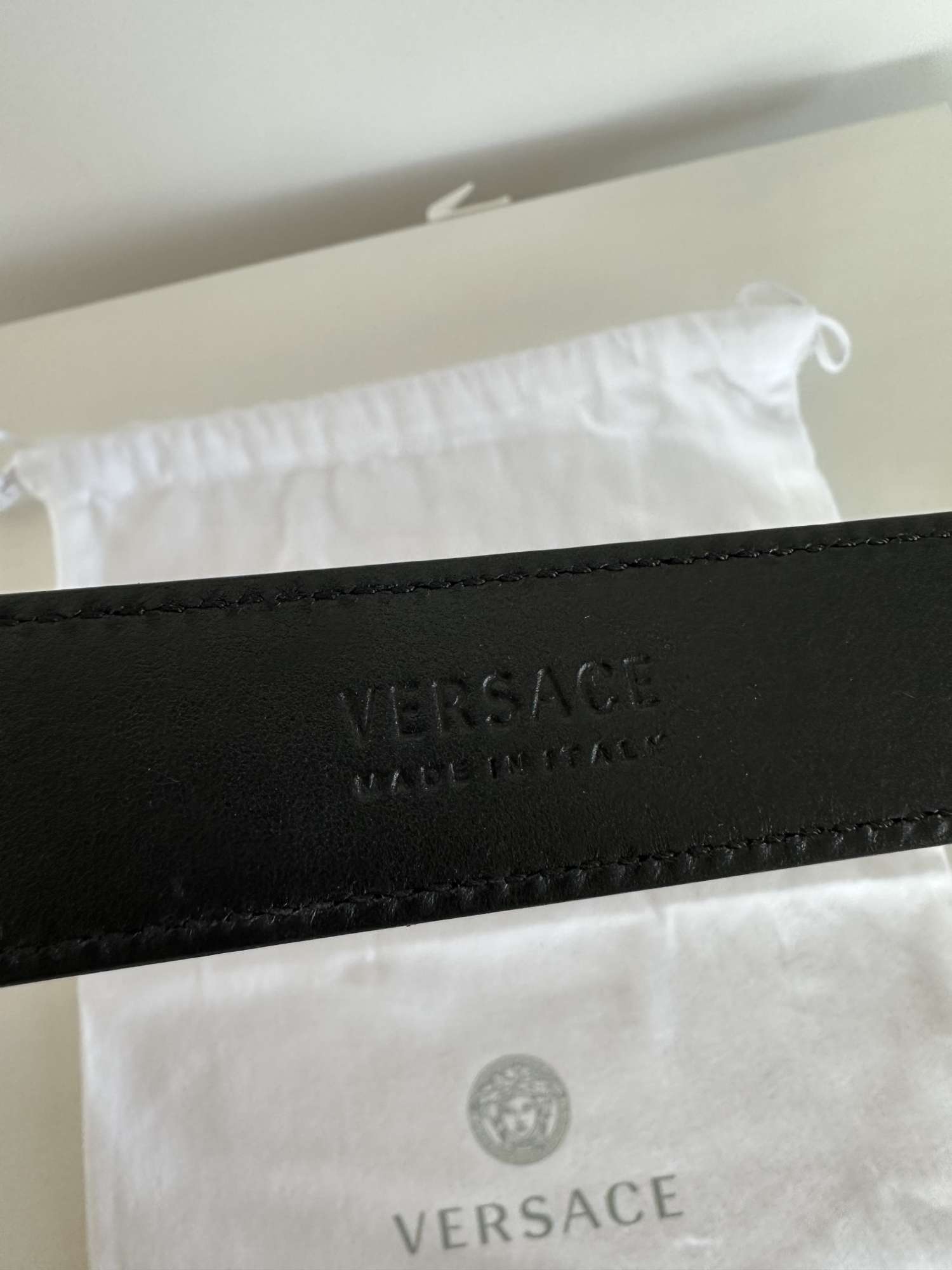 Versace cierny opasok