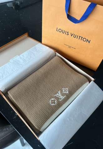 https://www.vipluxury.sk/Louis Vuitton šál
