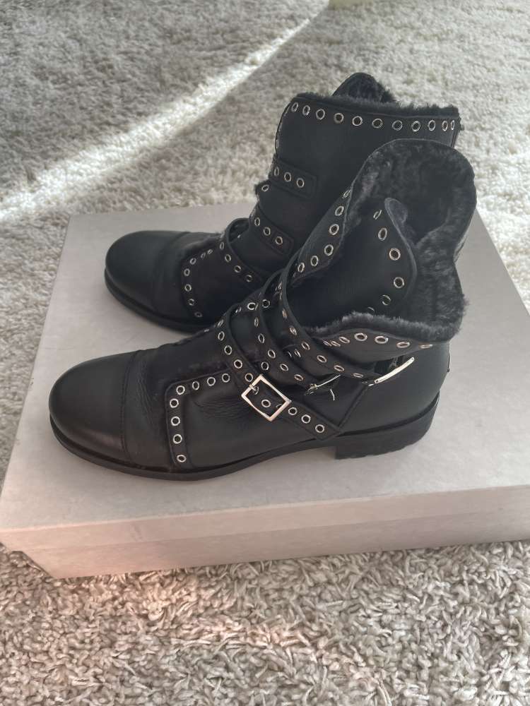 Jimmy Choo čižmy