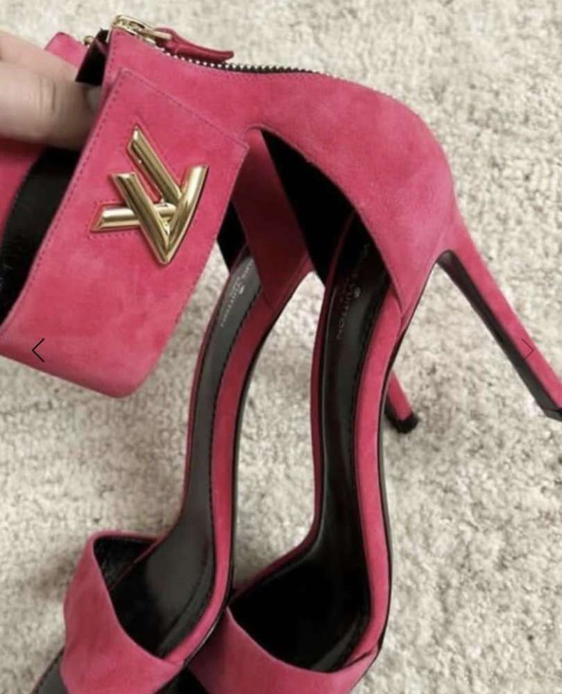 Louis Vuitton sandále na opätku