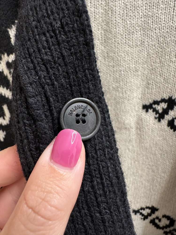 Balenciaga svetr