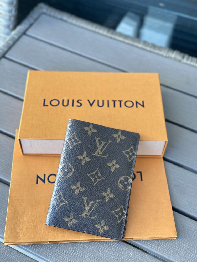 Louis Vuitton obal na pas