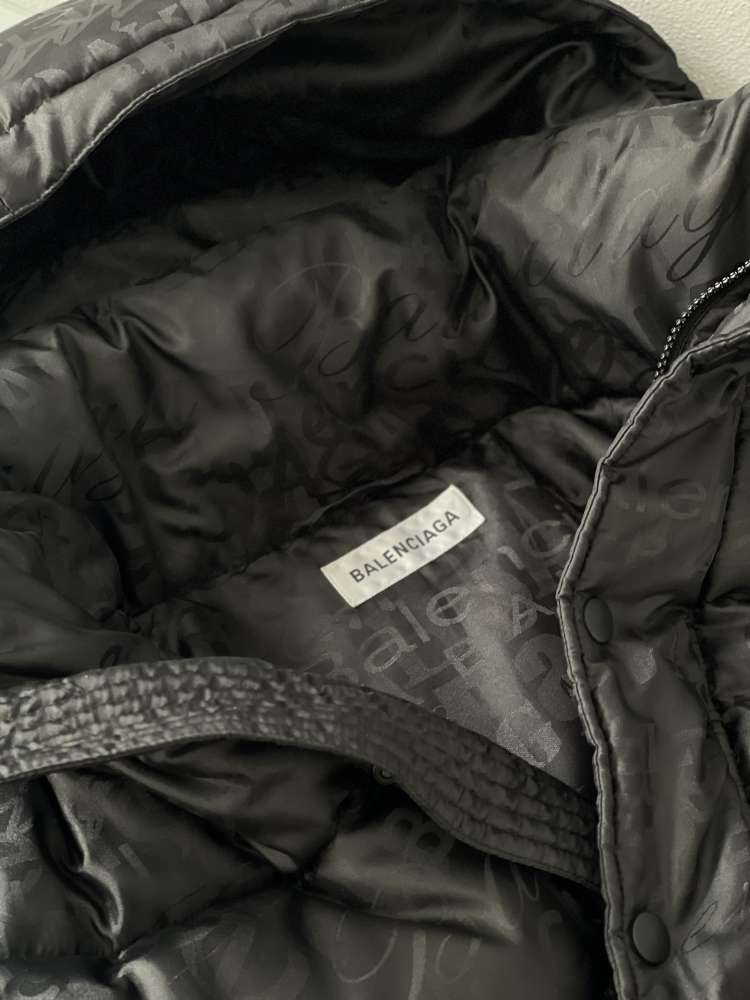 Balenciaga zimní bunda 38