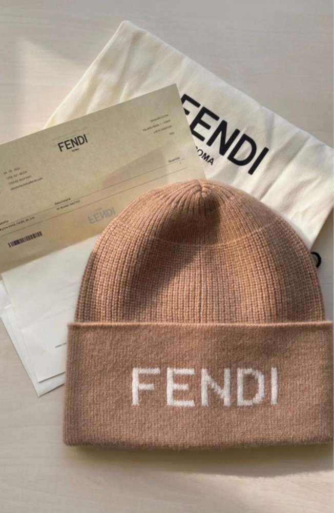 Fendi čiapka