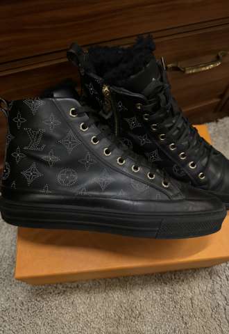 https://www.vipluxury.sk/Louis Vuitton kožené tenisky s koziskem