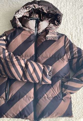 https://www.vipluxury.sk/Fendi obojstranna zimna bunda