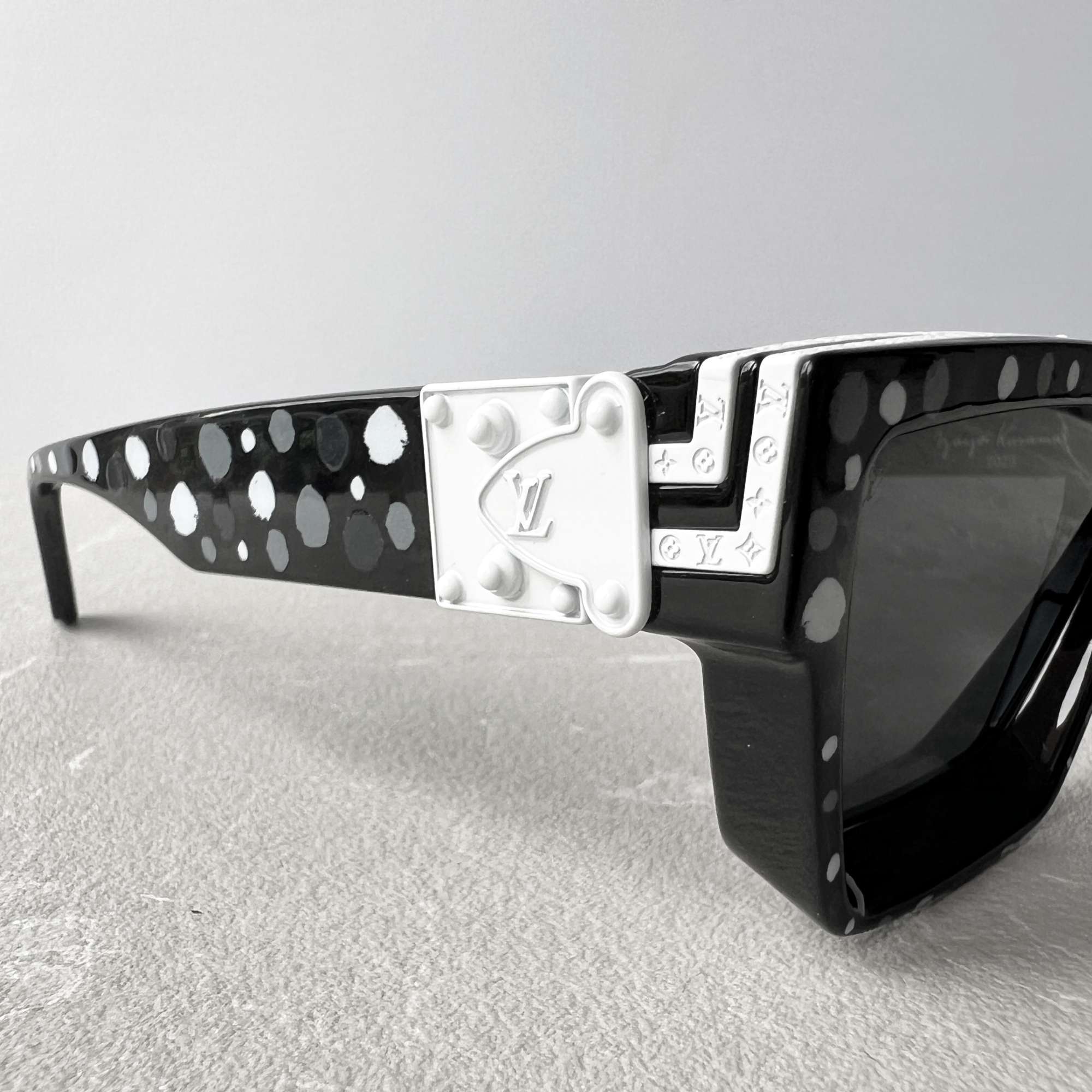 Louis Vuitton x Kusama 1.1 Millionaires slnečné okuliare čierne v komplet balení