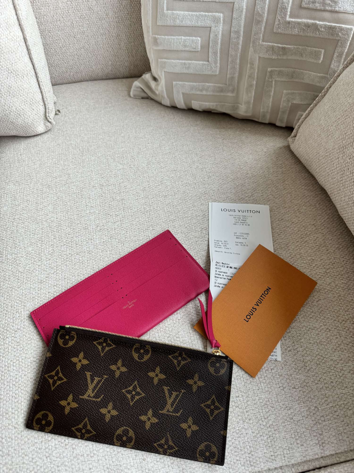 Louis Vuitton cardholdery