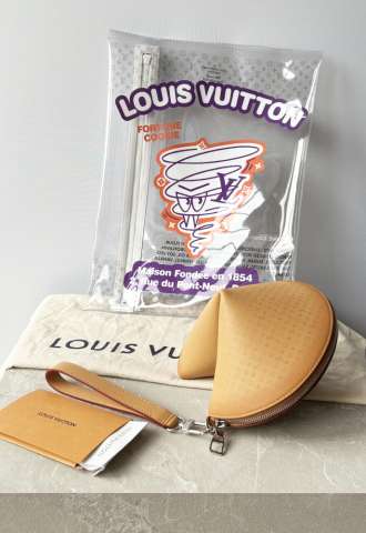 https://www.vipluxury.sk/Louis Vuitton 2v1 Cookie kožená taška v komplet balení