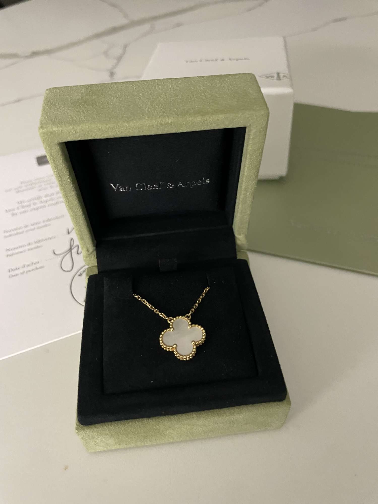 Van Cleef and Arpels nahrdelnik