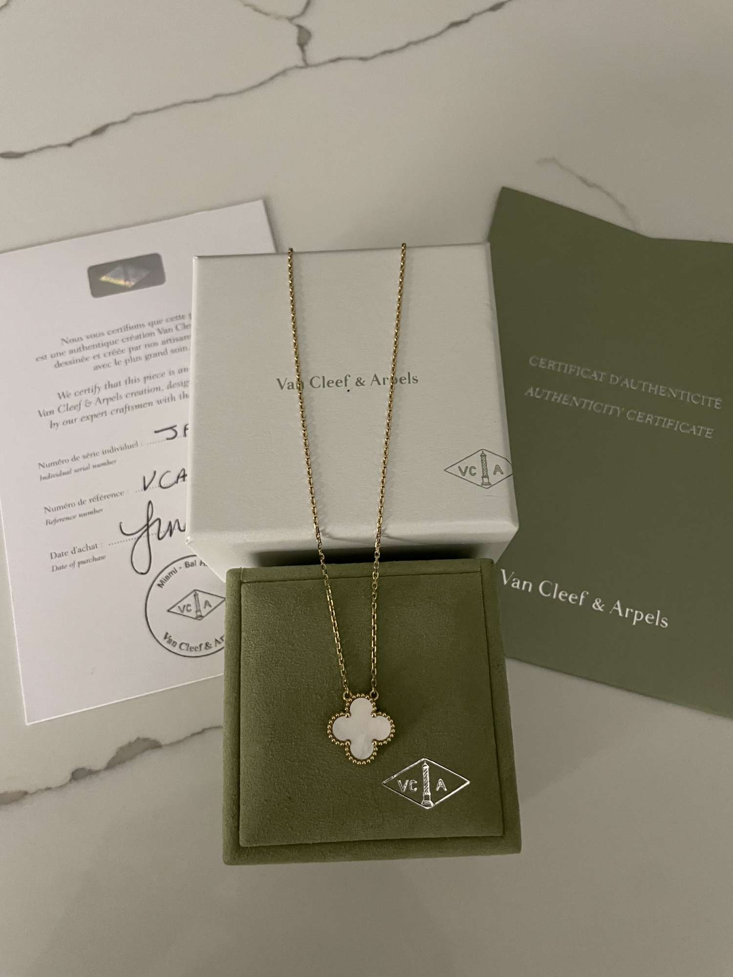 Van Cleef and Arpels nahrdelnik