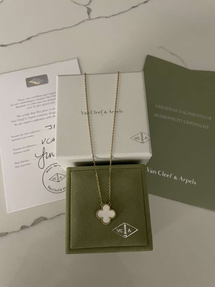 Van Cleef and Arpels nahrdelnik